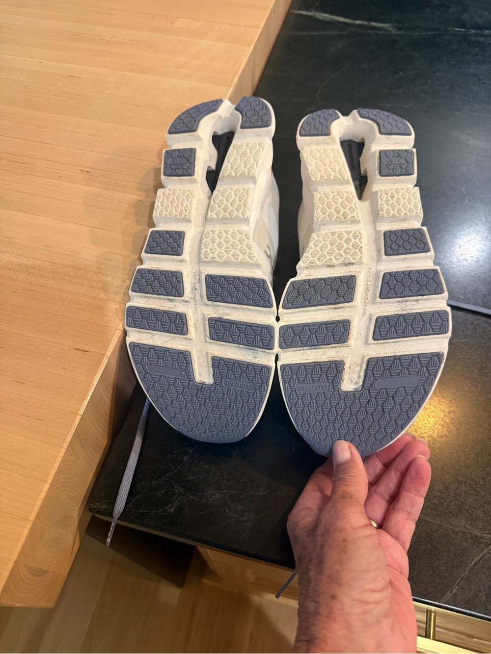 On Cloud Cloudrunner 2 size 9.5 - Picture 2 of 5